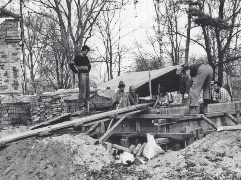 boo-kuchary-1991- -stupa-oswiecenia-budowa